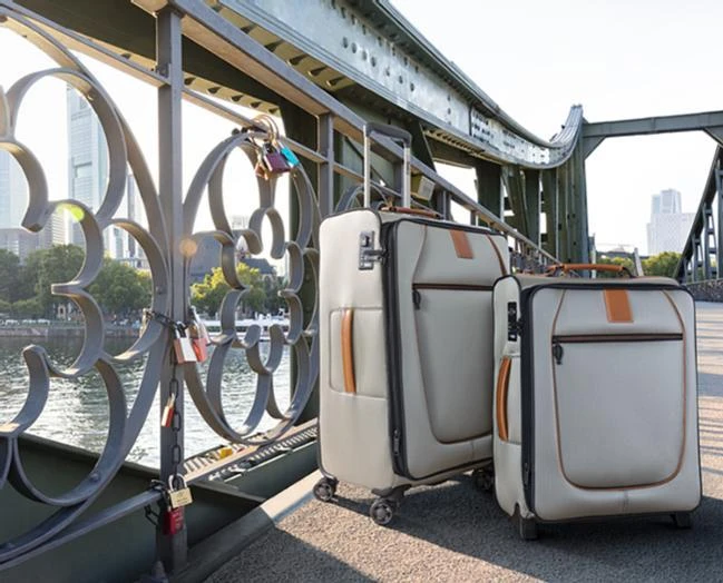 Stratic suitcases