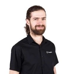 Jan, Bagalio store manager