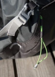 Vaude Zerum 38 - trekking pole eyelet