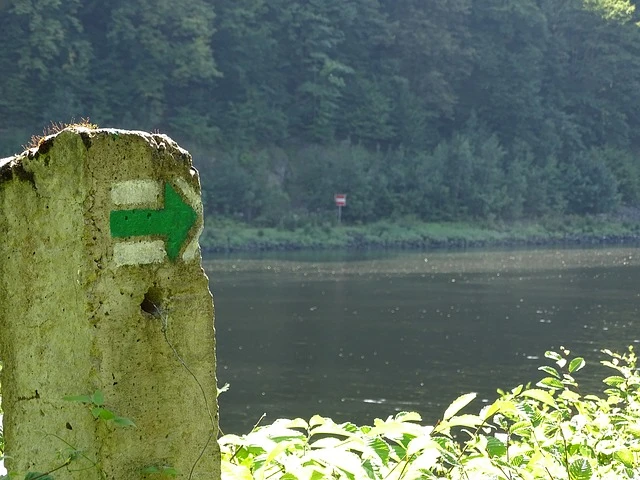 Signposts are also on stones, stumps, or fences.